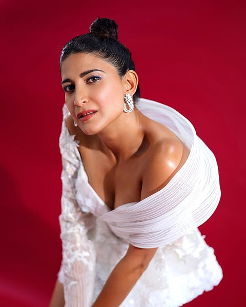 Aahana Kumra  : अहना कुमराने व्हाईट ड्रेसमध्ये शेअर केले बोल्ड फोटो  (Copy)