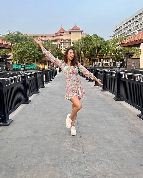 Rakul Preet Singh : भर पावसात रकुलच्या बिकिनीनं दुबईचं तापमान वाढवलं