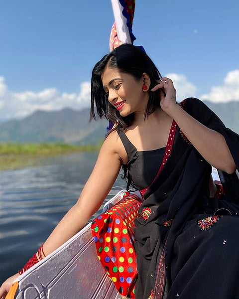 Ruchira Jadhav : तुम्हारे सामने तो कश्मीर की सुरत भी फिकी पड जाती हैं!