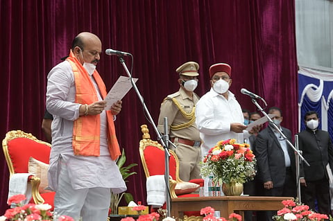 बसवराज बोम्मई यांनी घेतली कर्नाटकच्या मुख्यमंत्रीपदी शपथ
