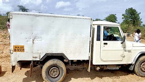 बेळगाव पासिंग च्या वाहनांतून ३ हजार जिलेटिन कांड्या जप्‍त