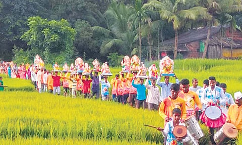 गणेशोत्सव : गणपती येवची वेळ झाली…!