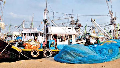 रत्नागिरी : बंदीकाळात मासेमारी करणार्‍या 10 नौकांवर कारवाई