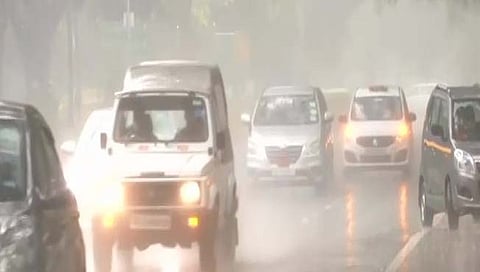 दिल्‍लीला मुसळधार पावसाने झोडपले