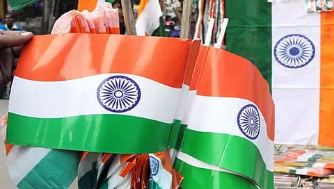 प्लॅस्टिकच्या तिरंग्यावर केंद्राकडून बंदी; राज्यांना दिल्या सूचना
