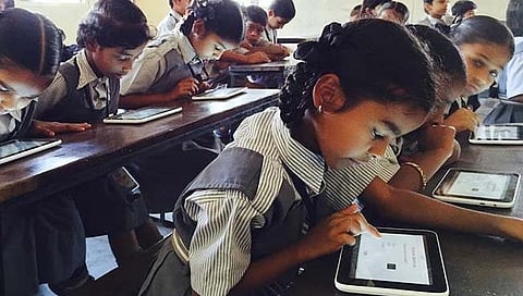 Ashram school : आश्रमशाळेतील विद्यार्थ्यांना मिळणार टॅब