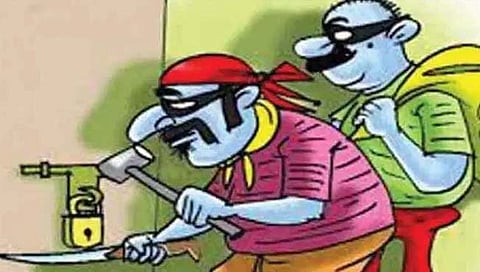 सांगली : एकाच ठिकाणी तीन फ्लॅट  फोडले