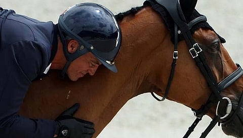 horse riding: ऑलिम्पिकमध्‍ये भारताच्‍या फवाद मिर्झाबराेबर असणार्‍या घोडीची किंमत माहीत आहे?