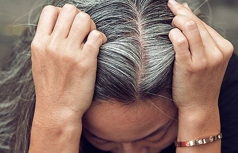 पांढरे केस हमखास काळे करतील ‘या’ टिप्स