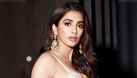 Pooja Hegde : पूजा हेगडेचं सौंदर्य साडीत खुलंलं