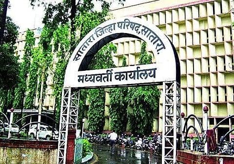 सातारा : सीईओंच्या दालनात राडा, पतीला निलंबित केल्याने पत्नी खवळली