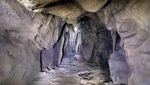 जिब्राल्टर मधील गुहेतील ४० हजार वर्षांपूर्वीच्या बंद कक्षाचा शोध