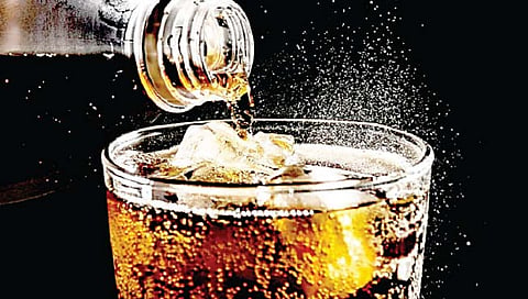 दीड लिटर कोल्ड्रिंक फक्‍त १० मिनिटांत फस्त; पण…