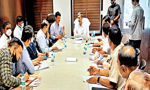 पॅनकार्ड क्लब च्या मालमत्ता विक्रीची कार्यवाही करा 