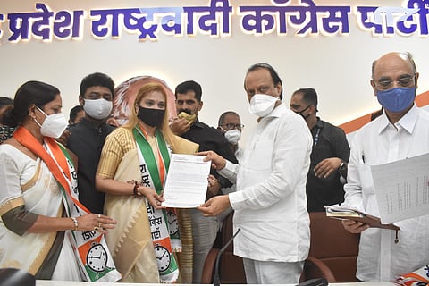 लावणीसम्राज्ञी सुरेखा पुणेकर यांनी आज उपमुख्यमंत्री अजित पवार यांच्या उपस्थितीत राष्ट्रवादी काँग्रेसमध्‍ये प्रवेश केला. 