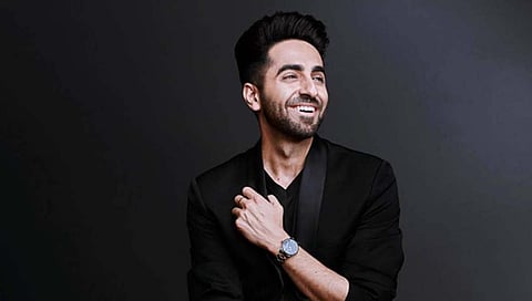 ayushmann khurrana : एकेकाळी रेल्वेत गाणी म्हणत पैसे कमवाणारा आयुषमान कोट्यधीश कसा बनला?