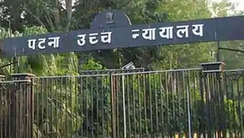 महिलांचे कपडे धुण्‍याचा आदेश देणार्‍या न्‍यायाधीशांना न्‍यायदानास बंदी