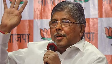 चंद्रकांत पाटील म्हणतात; परप्रांतियच गुन्हे करतात का? महाराष्ट्रीय लोक गुन्हे करत नाहीत का?