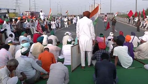 Bharat Bandh Today : शेतकऱ्यांनी महामार्ग रोखला,  गाजीपूर सीमेवर ठिय्या
