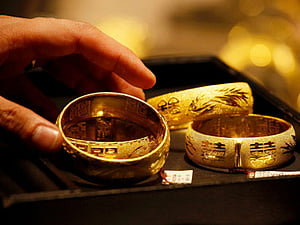 Gold Prices : दिवाळीआधीच सोने तेजीत, जाणून घ्या प्रति तोळ्याचा भाव