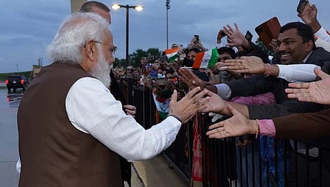 पंतप्रधान नरेंद्र मोदींच्‍या स्‍वागतासाठी वॉशिंग्‍टनमध्‍ये  विमानतळाबाहेर भारतीय नागरिकांनी गर्दी केली होती.    