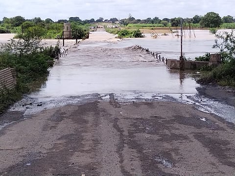 इसापूर धरणातून पाणी सोडल्याने पैनगंगेला महापूर