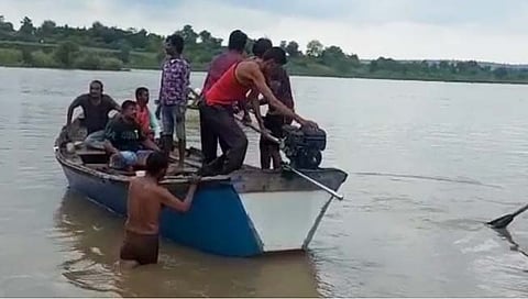 तारासावंगा गाव सुन्‍न, वर्धा नदीत बुडालेल्‍यांचा शाेध सुरु