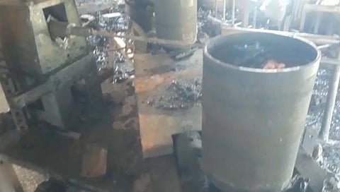 wax light factory fire : स्पार्क मेणबत्त्या बनविणार्‍या कारखान्याला भीषण आग, एकाचा मृत्यू, दोघे गंभीर जखमी