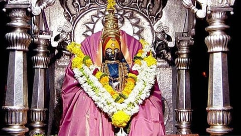 साडेतीन शक्तिपीठांपैकी एक तुळजापुरची श्री तुळजाभवानी 