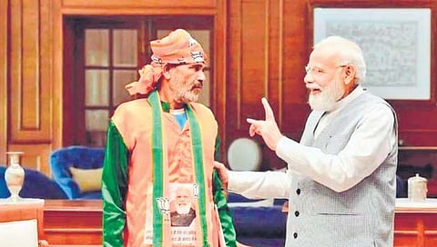 पंतप्रधान नरेंद्र मोदी यांना भेटण्यासाठी  ७०० किलोमीटर पायी अंतर केले पार