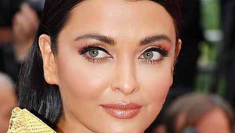 Aishwarya Rai Bachchan : ऐश्वर्याची लिपस्टिक पाहून चाहते घायाळ 