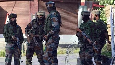 Jammu-Kashmir : शोपियानमध्‍ये चकमकीत तीन दहशतवाद्यांचा खात्‍मा