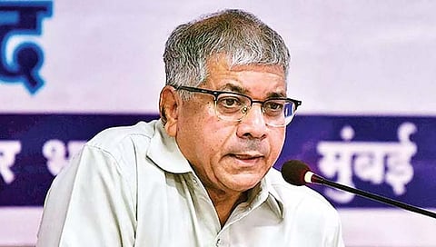 कोरेगाव भीमा चौकशी आयोगाला प्रतिज्ञापत्र सादर करणार :  प्रकाश आंबेडकर