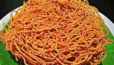 Tikhat Shev Recipe : दिवाळीची तिखट शेव कशी कराल? 