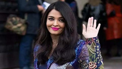 Aishwarya : ऐश्वर्या रायच्या ‘त्‍या’ फ्‍लाईंग किसने चाहते घायाळ