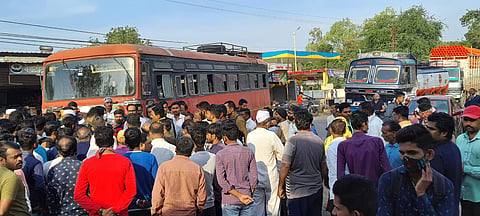 नाशिक : कंटेनरने बसचालकास चिरडले; चालक ठार