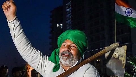 rakesh tikait : ‘शेतकर्‍यांना बळजबरीने सीमेवरून हटवाल तर सरकारी कार्यालये…’