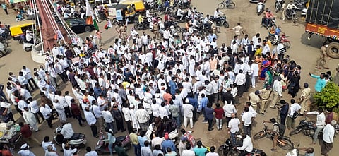बारामती : अजित पवारांच्या निकटवर्तीयांवर आयकर छापे; राष्‍ट्रवादीकडून निषेध