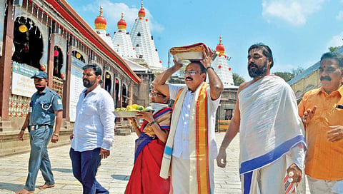 तिरुपती देवस्थान कडून अंबाबाईस शालू अर्पण; ‘चामुंडा मातृका’ रुपात पूजा