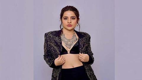 Urfi Javed Tweet : उर्फी जावेद कोणाला म्‍हणतेय, “आमच्यापासून दूर रहा…”