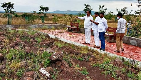 जलसंपदा मंत्री जयंत पाटील अडकले कलावंतीणीच्या कोड्यात 