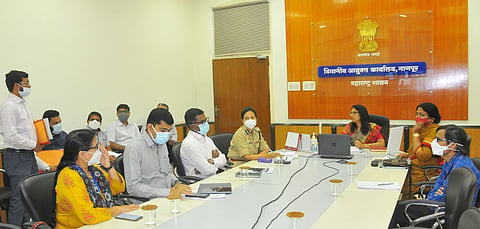 परदेशातून येणाऱ्या सर्व प्रवाशांची तपासणी करा : विभागीय आयुक्‍त प्राजक्ता लवंगारे-वर्मा