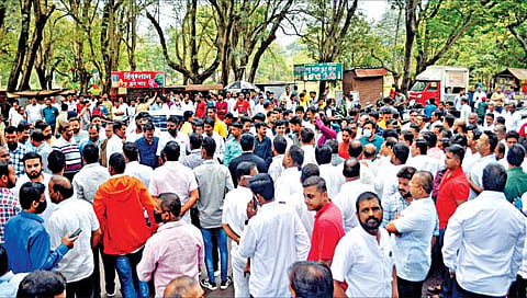 कोल्हापूर विधान परिषद निवडणूक : पाटील, महाडिक समर्थक आमने-सामने