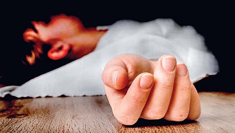 सोलापूर : विवाहितेचा स्वतःसह दोन लहान मुलांना विषारी औषध पाजून आत्महत्येचा प्रयत्न, दोघांचा मृत्यू