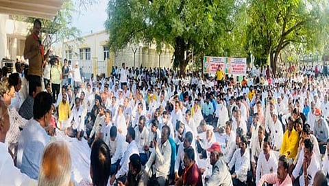 Harshvardhan Patil : हर्षवर्धन पाटलांचे धरणे आंदोलन यशस्‍वी