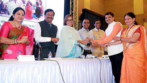 बदलत्या काळाप्रमाणे शिक्षकांनीही स्वतःला बदलावे : वर्षा गायकवाड