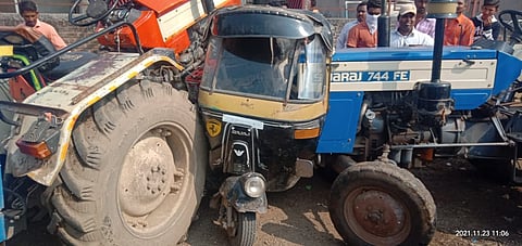 अवैद्य वाळू उत्‍खनन : जळगावात वाळूच्या भरधाव ट्रॅक्‍टरची रिक्षाला धडक