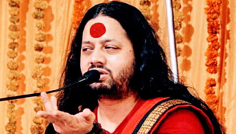 धर्मसंसद :  कालीचरण महाराजांची जीभ घसरली, “मी नथुराम गोडसेंना सलाम करतो”
