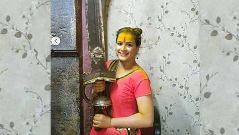 Prajakta Gaikwad : प्राजक्ताने उचलली ४२ किलो वजनाची खंडा तलवार