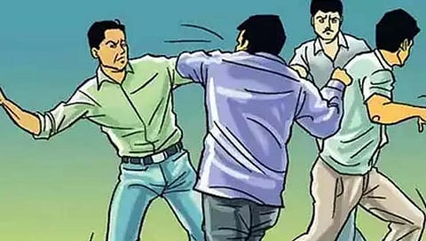 जळगाव : कन्नड घाटात मुलाला मारहाण; सोशल मीडियावर व्हिडीओ व्हायरल 